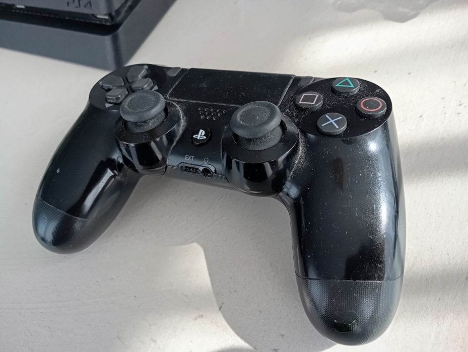 PS4 Slim 1TB + pad | cicha | stan bardzo dobry