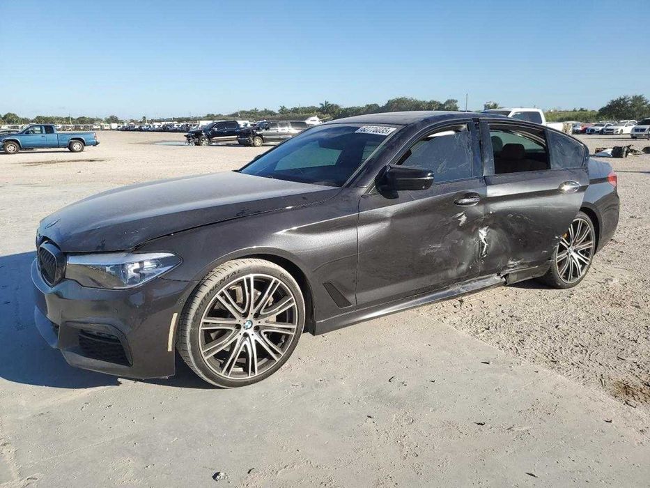 BMW G30 540i в дорозі