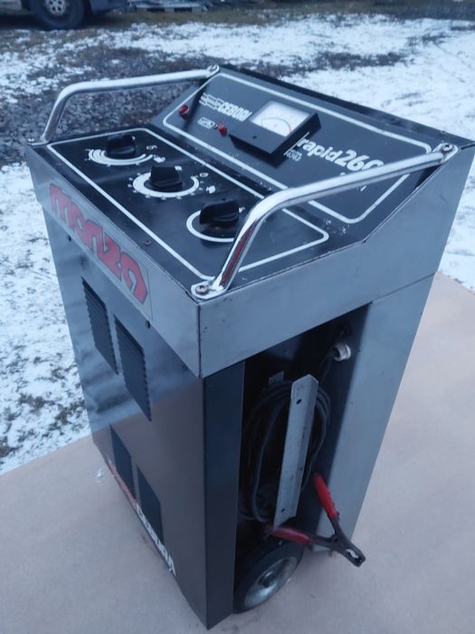 Prostownik/urządzenie rozruchowe.