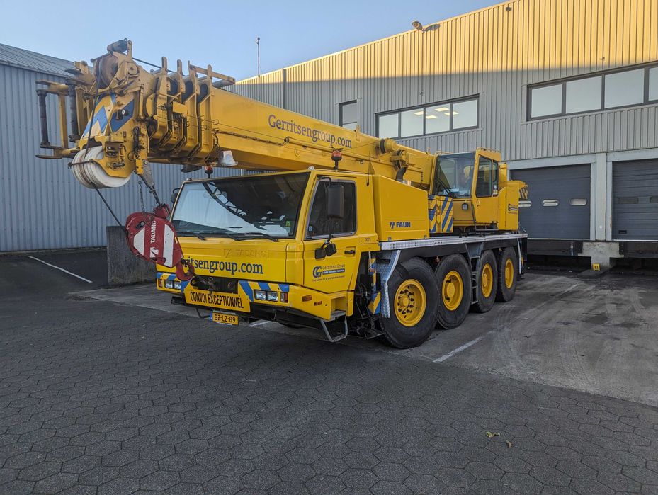 Usługi dzwigowe do 110 ton.