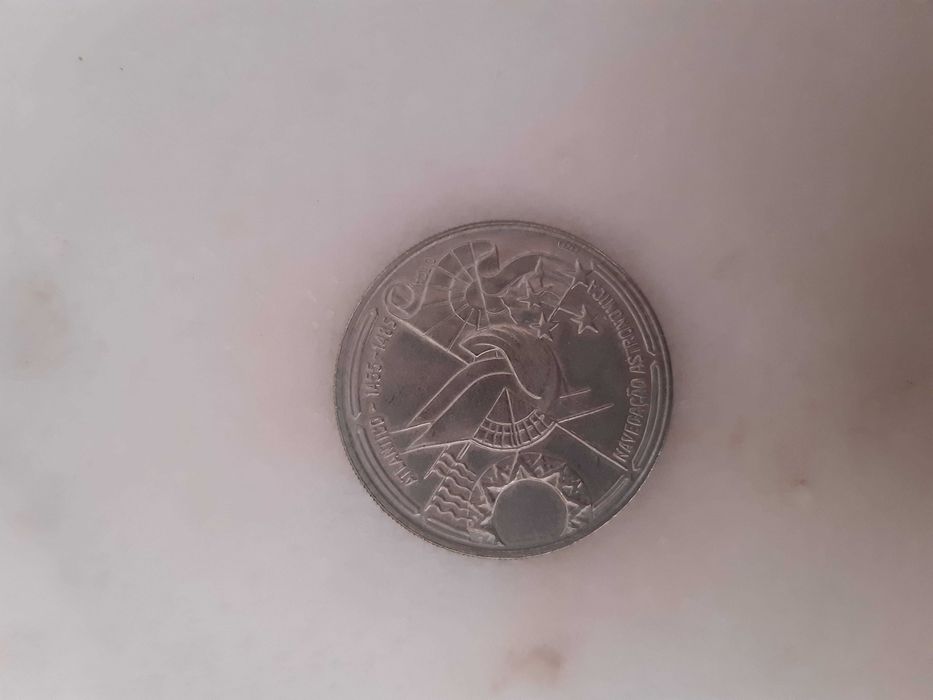3 Moedas comemorativas cem escudos, anos 80 e 90, excelente estado