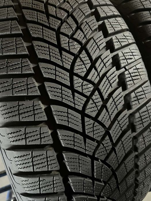 225/40/19 R19 Goodyear Ultra Grip Perfomance+ 4шт зима