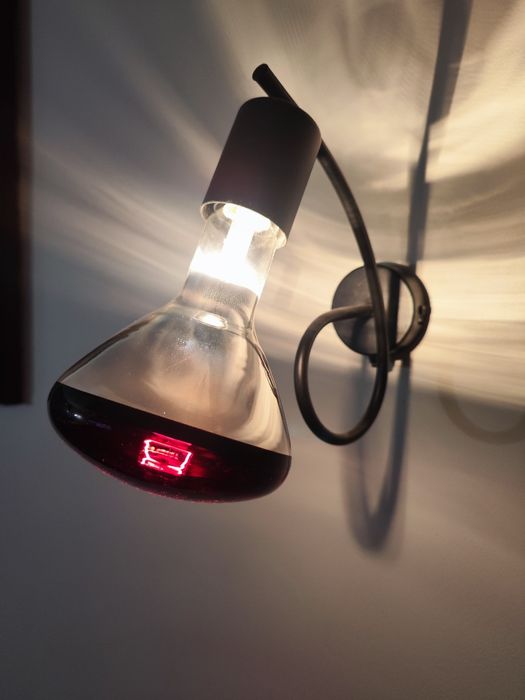 Lampy grzewcze światło czerwone