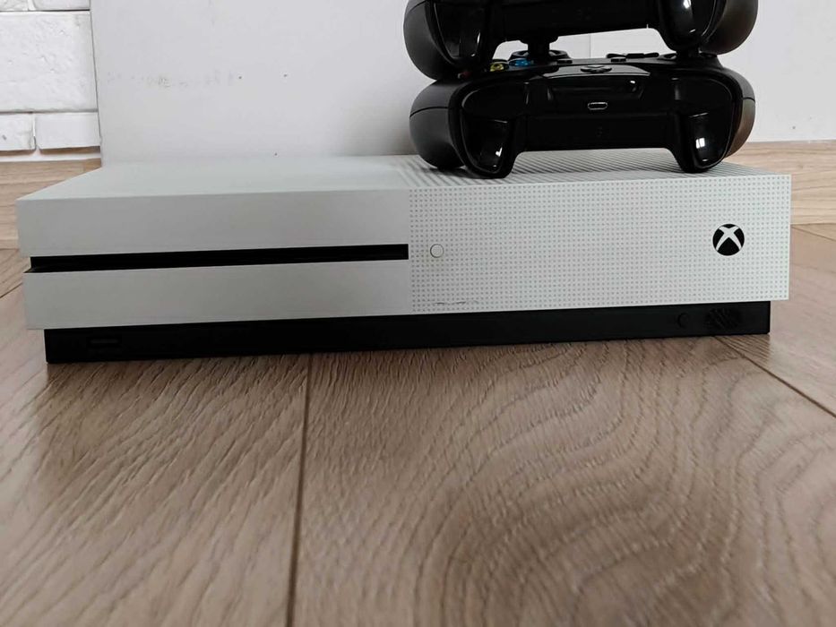 xbox one s 1tb 2 pady + 9 gier