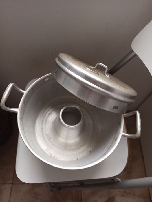 Panela bolos no fogão