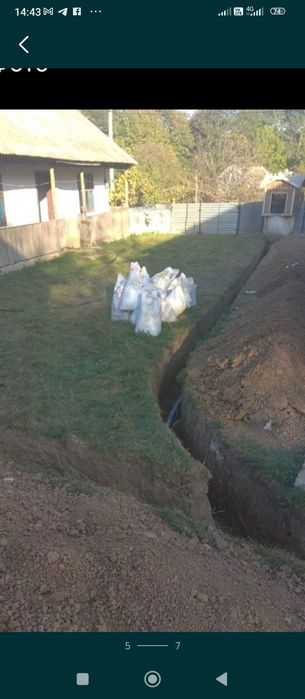 Чистим криниці, копаєм.