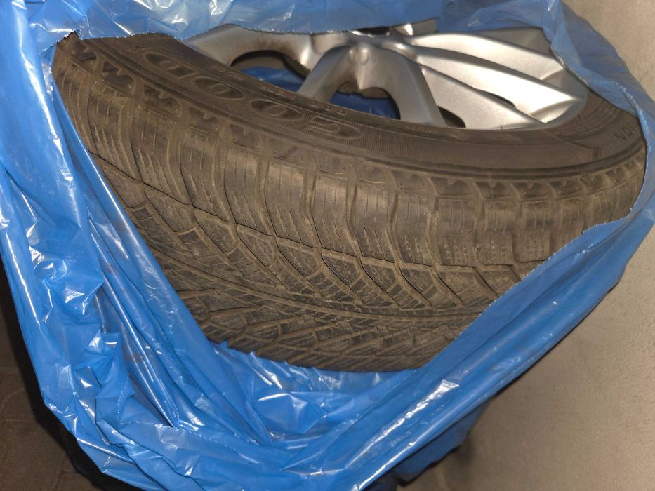 Komplet kół zimowych BMW Y-Spoke 380 17" Goodyear UG Performance 2 RoF