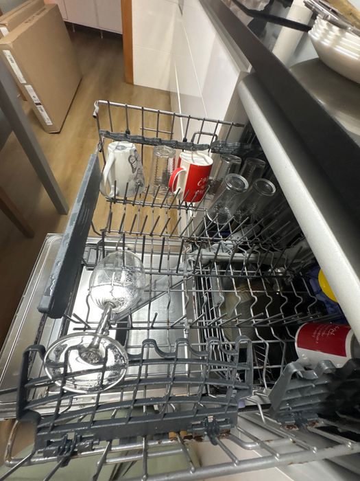 Máquina lavar loiça a funcionar