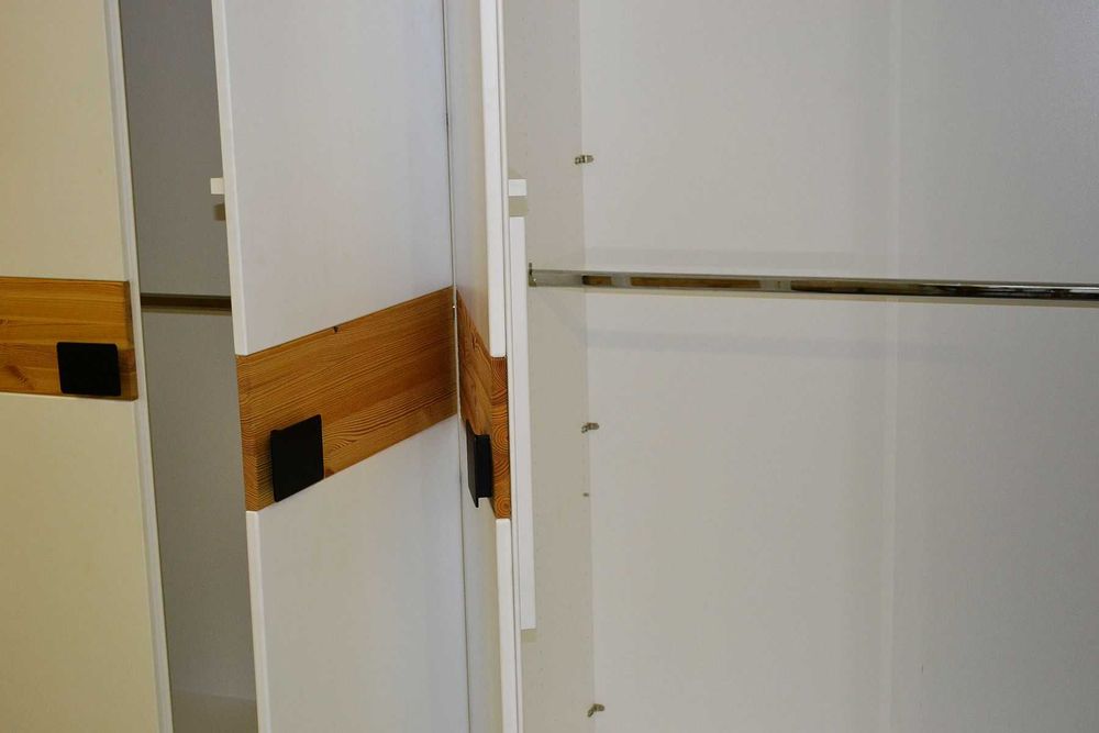 szafa 4 drzwiowa sosnowa lakierowana 240x62x218 cm