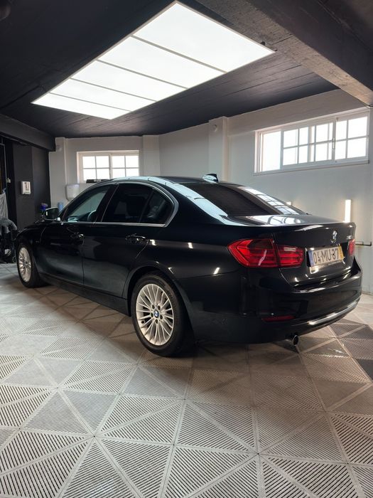 BMW 320d F30 - Apenas 138.000km - Nacional - Full Extras foto 2