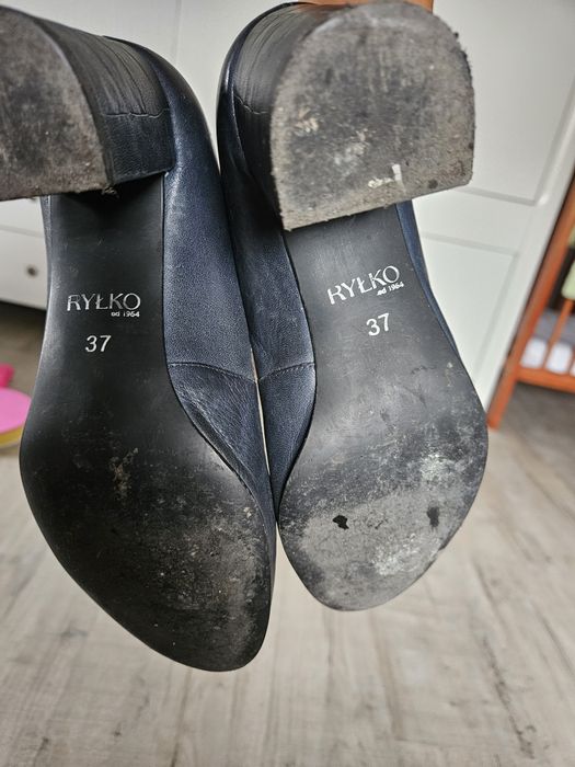 Buty 37 Ryłko Skóra Skórzane Na Słupku Czółenka Granatowe