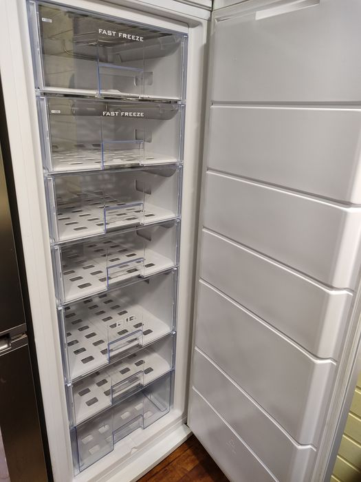 Морозильна камера Snaige F 27SM-T10001