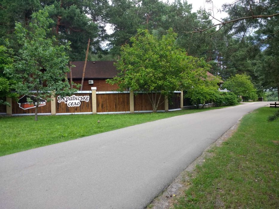 Продам землю навпроти комплексу Українське село. Ціна лише 10 000