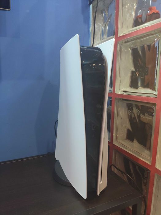 Playstation 5 FAT z napędem i kontrolerem - sprawne