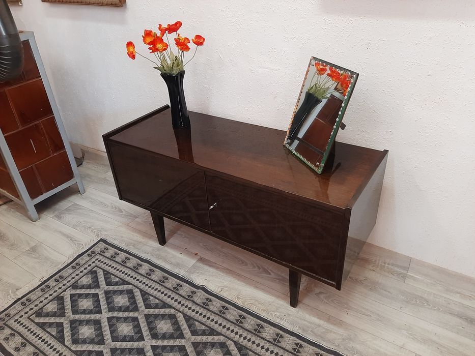 Mała komoda projektu Rajmunda Hałasa