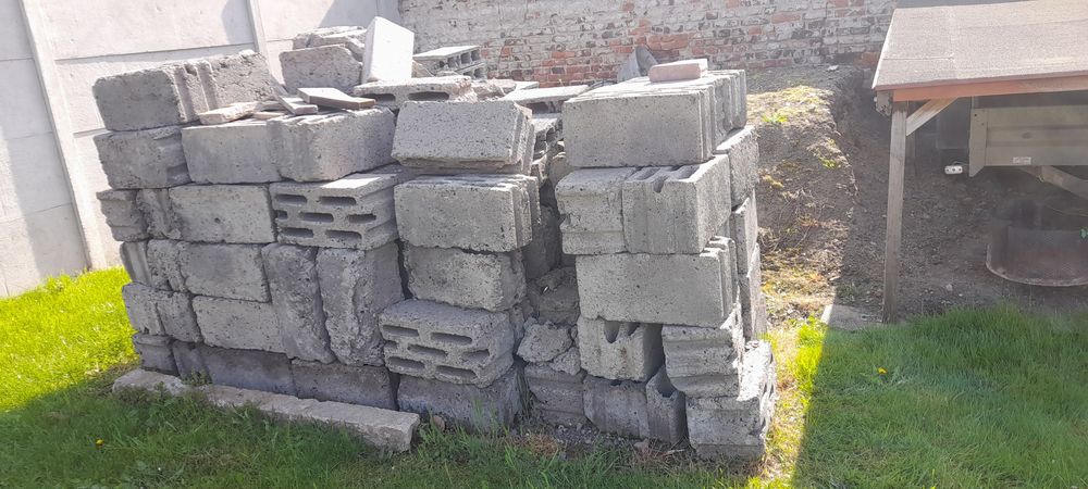 Pustaki bloczki betonowe