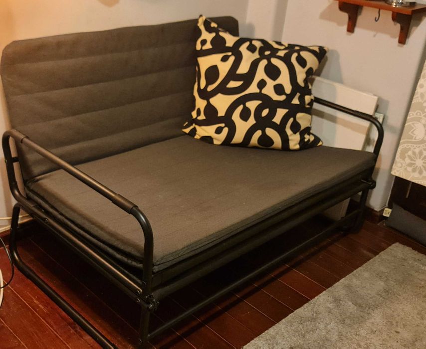 Sofá cama IKA em bom estado