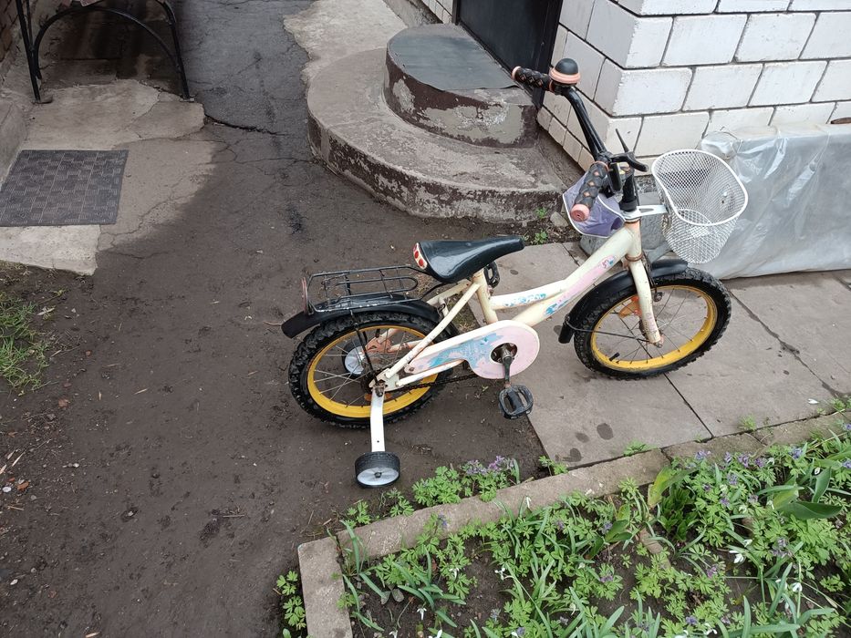 Дитячий велосипед.