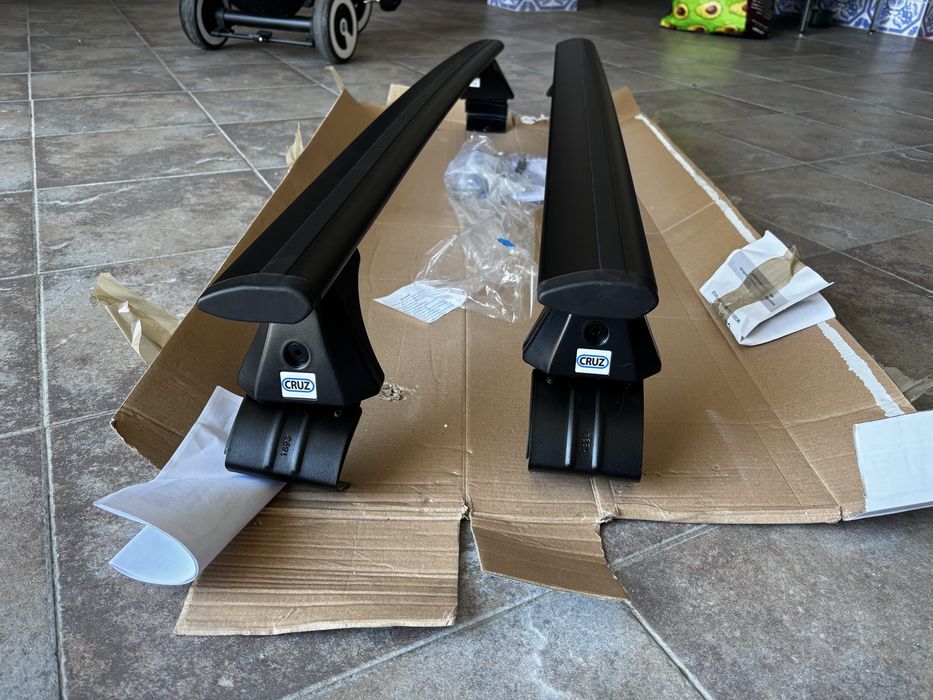 Barras de tejadinho Cruz Airo Dark T - com kit fixação Peugeot