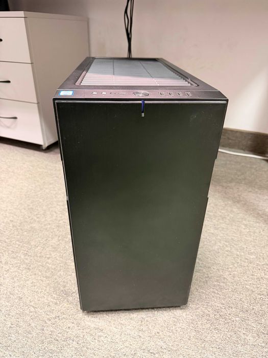 i9-9900k, 32 GB RAM, 256 GB NVME, chłodzenie wodne