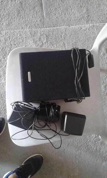 Ecran Samsung + teclado + colunas para Pc