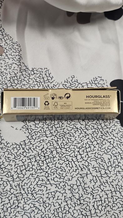 Hourglass Unlocked Instant Extensions Mascara.