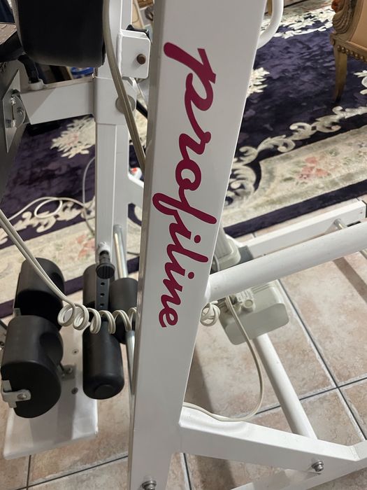 Equipamento terapêutico utilizado para descompressão da coluna lombar e cervical, alívio da pressão nos discos intervertebrais e apoio em tratamentos