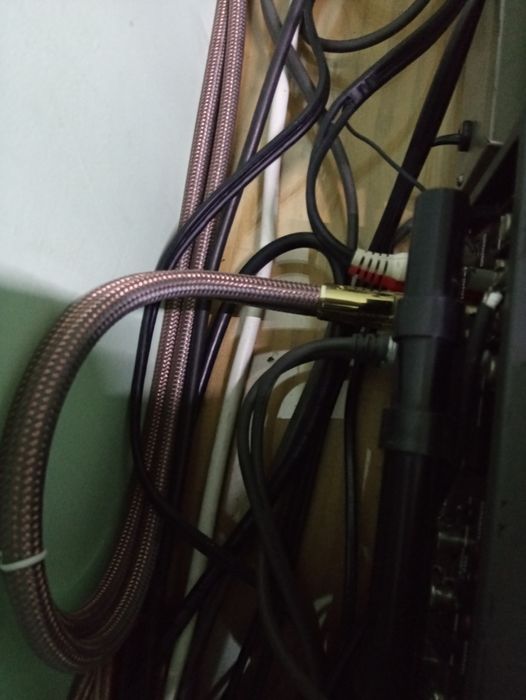 Sprzedam w stanie idealnym Amplituner SONY STR 7055 .