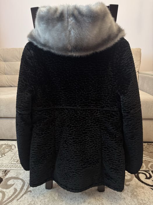 Шуба каракуль жіноча чорна 50 р.