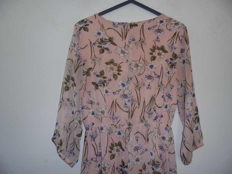 vestido de senhora muito alegre