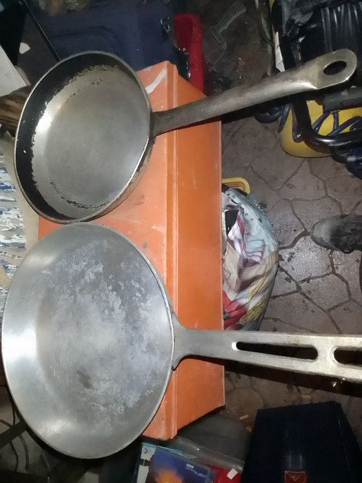 2 frigideiras para restaurantes