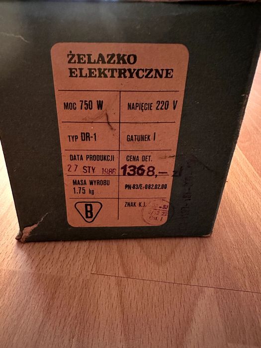 fabrycznie nowe i działające żelazko elektryczne z 1986
