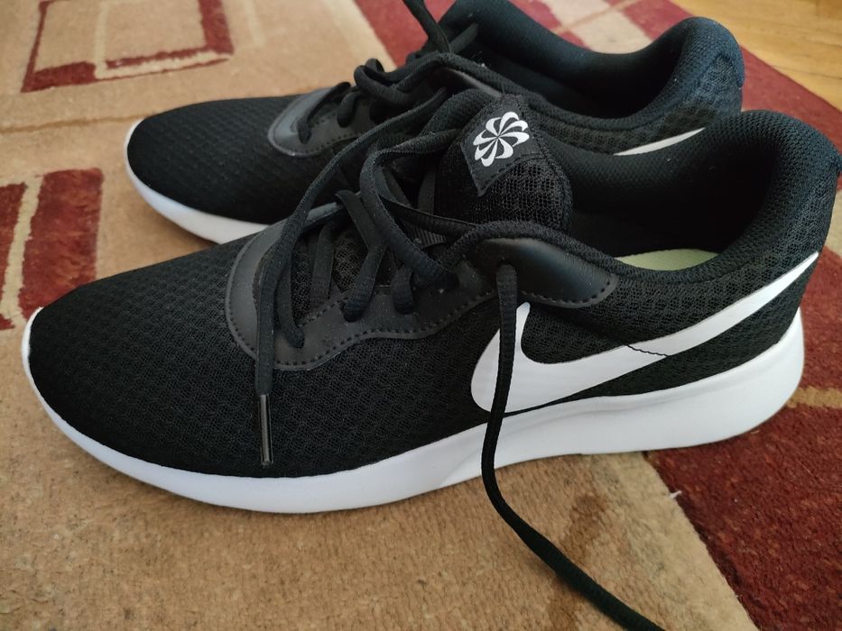 Nike.                  .