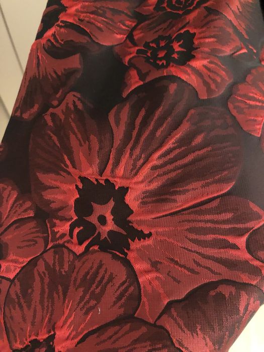 Żakardowa asymetryczna wieczorowa sukienka Nissa