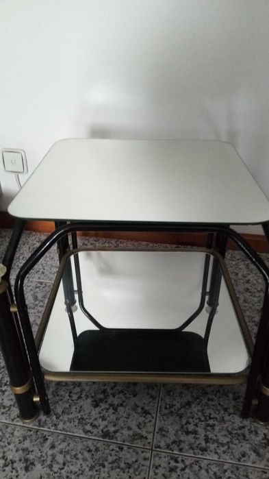 Mesa de centro metal e espelho