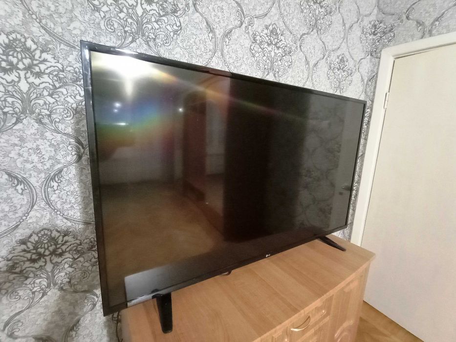 Продам Телевізор LG 49LF590V (49 дюймів) Full HD