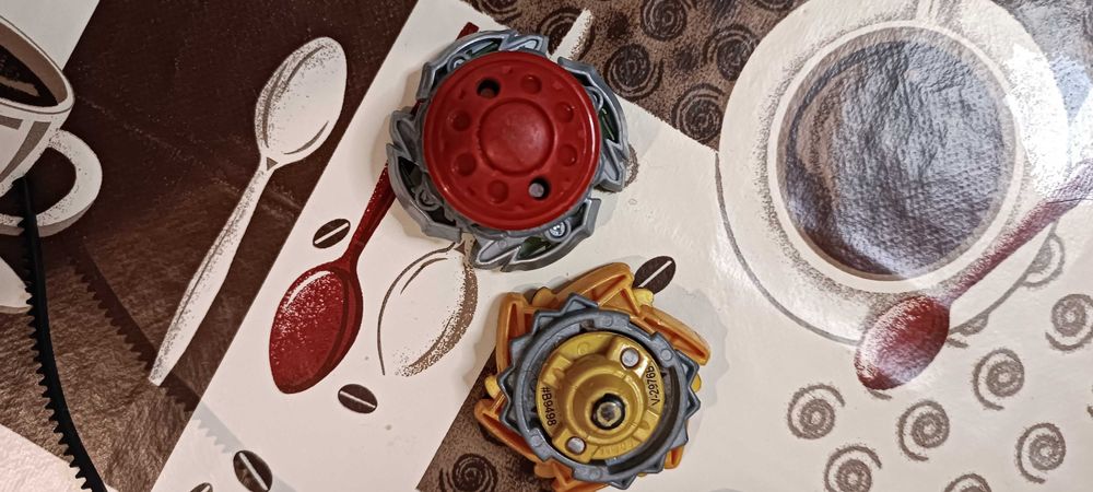 Arena Beyblade Burst Quad Strike