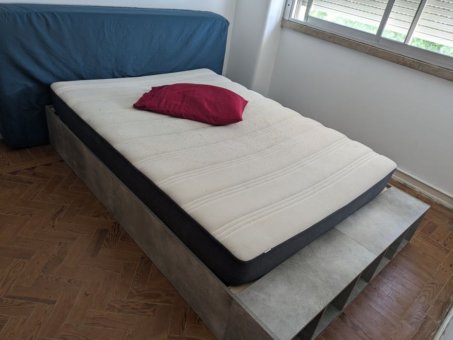 Cama de casal com colchão