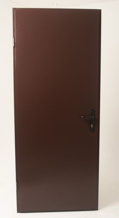 Металеві двері в гараж у хлів сарай будинок тамбурні двері в підʼїзд