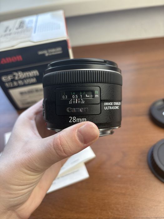 Canon EF 28 mm f/2.8 is USM
