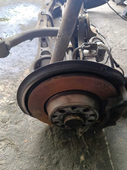 tylna belka tylne zawieszenie tył VW Passat B7 KOMPLETNE