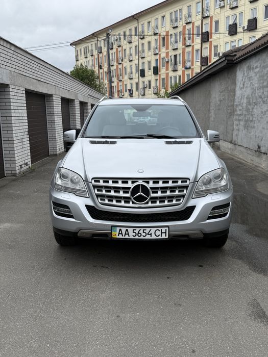 Офіційний Mercedes-Benz ML 350