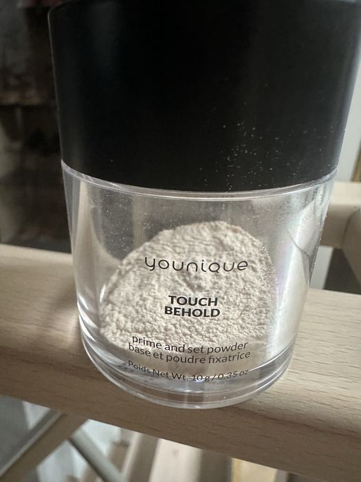 Younique behold używany okazja puder