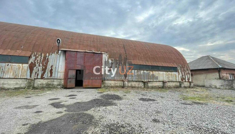 Здається в оренду ангар на великій ділянці