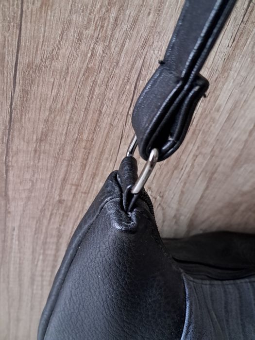 Czarna torba na ramię