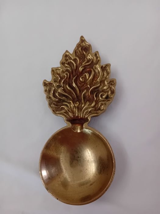 Peça Decorativa em bronze, granada em chamas - símbolo clássico militar