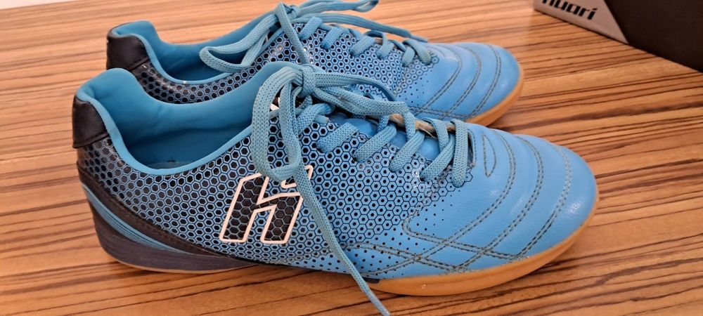 Buty piłkarskie halówki 37 Huari