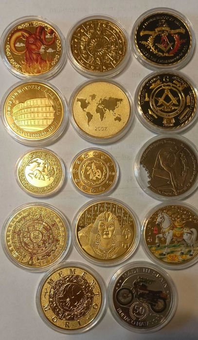 Monety okolicznościowe w kapslach  o śr. 40 mm