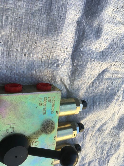 Rozdzielacz hydrauliki roboczej