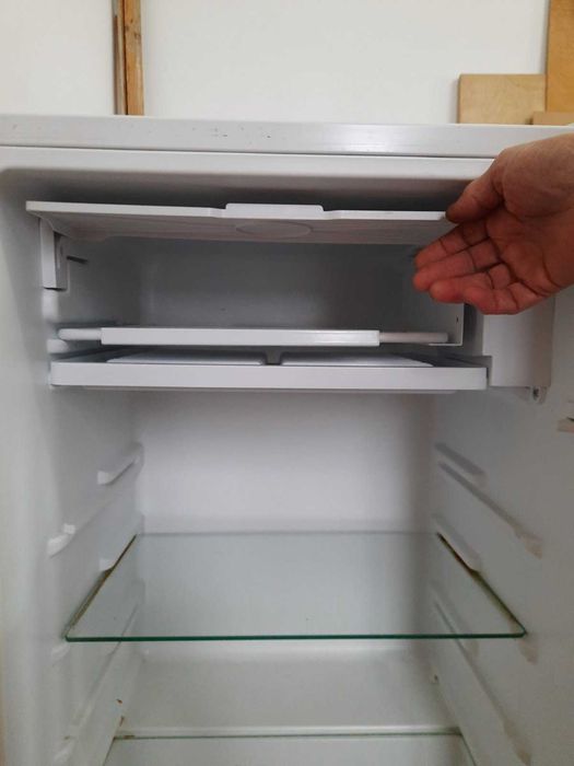 Холодильник Elenberg MR-101 однокамерный  б/у